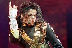 Отца Майкла Джексона обвинили в кастрации сына ради высокого голоса