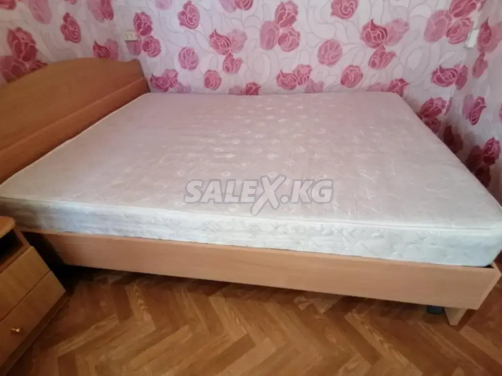 Кровать с матрасом 160×200